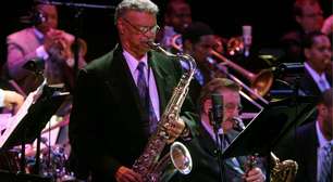 Plas Johnson, saxofonista por trás do tema de 'A Pantera Cor-de-Rosa', morre aos 94 anos