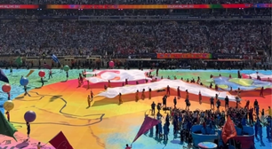 Influenciadora viraliza ao mostrar como foi ver show de intervalo da Copa ao vivo: 'Não faz sentido'