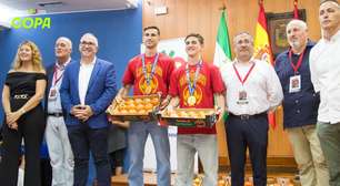 Jogadores da Espanha são presenteados por cidade com quantidade de tomates equivalente ao próprio peso