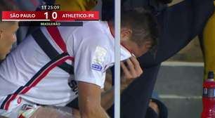 Rafael Tolói deixa duelo contra o Athletico lesionado e liga alerta no São Paulo