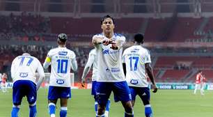 Com um a mais, Cruzeiro supera Internacional no Beira-Rio
