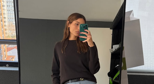 Sasha prova que minimalismo é estiloso com calça de alfaiataria de R$ 2.490