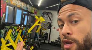 Neymar rebate críticas após jogar pôquer: "Vai cuidar da sua vida"