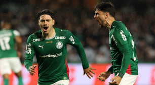 Palmeiras vence Coritiba e se isola na liderança do Brasileirão