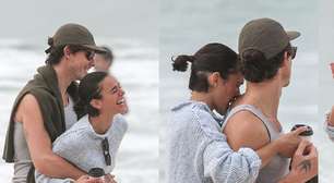 Parece comédia romântica da Netflix: essas 23 fotos de Bruna Marquezine e Shawn Mendes com um café e muitos beijos em dia nublado no Rio deixariam qualquer roteirista inspirado