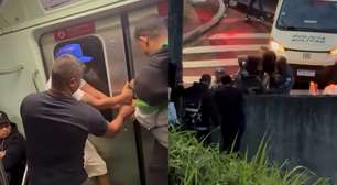 Passageiros pulam muro e tentam abrir portas de trem após paralisação da circulação em SP