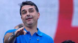 Flávio Bolsonaro está isolado após sucessão de crises na campanha à Presidência?