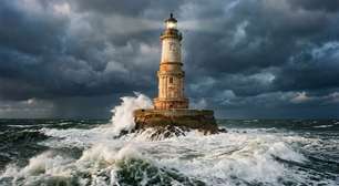 O farol francês que parece um palácio de pedra erguido sobre uma rocha castigada pelo Atlântico