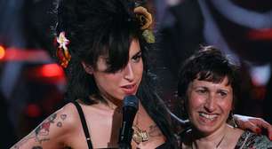 Amy Winehouse 'foi vítima do próprio sucesso', diz mãe no 15º aniversário da morte da cantora