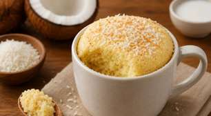 Bolo de coco fit na caneca que une praticidade, leveza e muito sabor