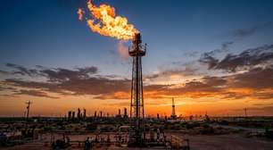 Queima de gás revela o combustível que desaparece no céu quando campos de petróleo não têm infraestrutura