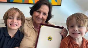 'Sempre quis ser mãe e avó': Déa Lúcia detalha relação com filhos de Paulo Gustavo