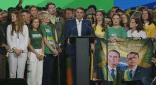 Flávio Bolsonaro é confirmado candidato a presidente sem ter vice; cotada discursou no palanque