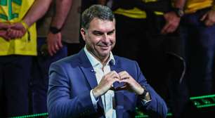 PL oficializa Flávio Bolsonaro candidato a presidente com 'bênção' de Michelle em vídeo