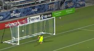 Vídeo: herói de Curaçao na Copa, goleiro sofre gol do meio do campo nos EUA