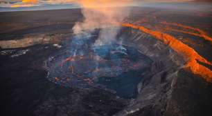 'Caí na cratera de um vulcão em erupção e sobrevivi a uma noite com bolhas de lava sob os pés'