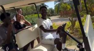 Vídeo: Vini Jr faz barbeiragem e causa "acidente" com carrinho em hotel