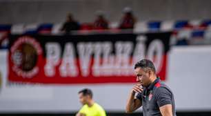 Jair Ventura lamenta falta de eficiência do Vitória e sai em defesa de Lucas Arcanjo após derrota para o Remo