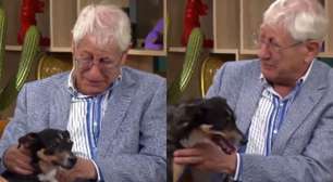'Me perdoe': Idoso doente emociona ao doar cão e ganha surpresa de nova família