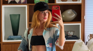 Marina Ruy Barbosa curte dia de sol na praia com camisa vintage da Chanel