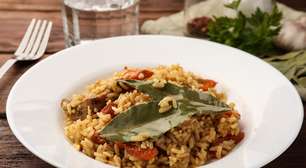 Por que algumas pessoas colocam folha de louro no arroz? O motivo vai além do sabor