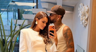 Bruna Biancardi exibe barriga da terceira gravidez em foto romântica com Neymar