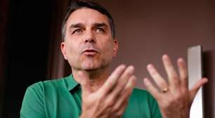 Flávio Bolsonaro apresenta esclarecimentos por escrito em inquérito e nega calúnia contra Lula