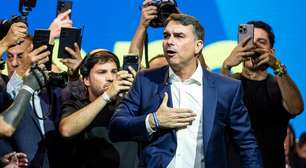 Candidatos de direita começam a mirar em Flávio Bolsonaro de olho no 2º turno da eleição