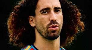 Vídeo! Tatuadores revelam desenho, e Cucurella cumpre promessa para De la Fuente