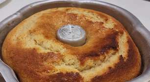 Bolo de limão fofinho e com aquela cobertura azedinha na medida certa, perfeito para o café da tarde