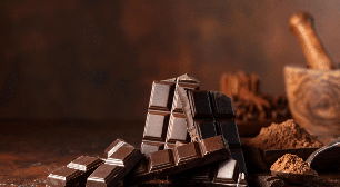 Chocolate depois do almoço: entenda por que o cérebro pede açúcar após a refeição