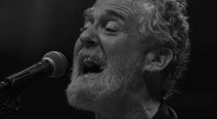 Morre Glen Hansard: Cantor Irlandês Sofre Acidente de Moto aos 56 Anos