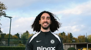 Foto: Cucurella tatua rosto de De la Fuente, técnico da Espanha