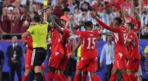 Fifa rebate acusação da IFAB sobre expulsão polêmica de Embolo na Copa