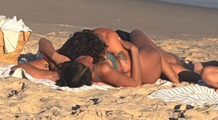 Bruna Marquezine e Shawn Mendes são flagrados curtindo praia no Rio