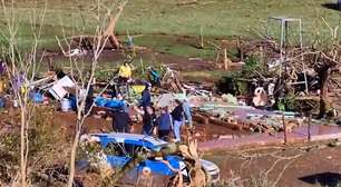 Casas destelhadas, árvores arrancadas pela raiz: vídeos mostram destruição causada por tornado no RS
