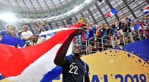 Mendy coloca réplica da Copa do Mundo de 2018 à venda em leilão; veja valor