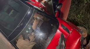 Grave? Famoso capota carro que foi de cantor falecido e automóvel fica destruído