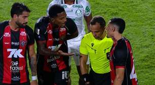 Vitória x Palmeiras: CBF divulga áudios do VAR e árbitro em expulsão de Cacá