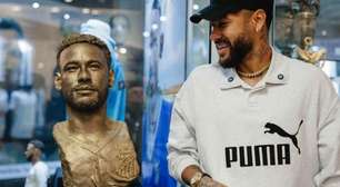 Santos eterniza Neymar com busto no Memorial das Conquistas da Vila Belmiro