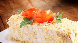 Torta gelada de frango fit: receita leve, cremosa e prática para qualquer ocasião