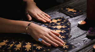 Tarot mensal: previsões para os 12 signos em agosto de 2026