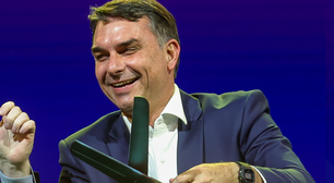 Flávio Bolsonaro pode parar na lista da Interpol? Polícia Federal avalia inclusão do pré-candidato à presidência por conta dos R$ 61 milhões de Vorcaro para filme