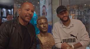 Neymar é homenageado pelo Santos com busto e estátua em memorial: 'Honra muito grande'