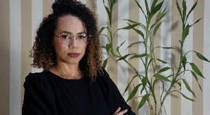 Comprar veículo com 'quitação futura' pode virar dor de cabeça, alerta advogada Carla Reis