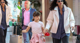 Quanto tempo dormimos? Filha de Débora Nascimento e José Loreto, de 8 anos, cresce e surge estilosa com a mãe em aeroporto; fotos