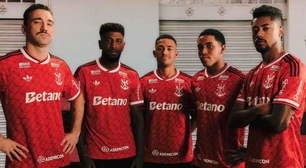 Com design inédito, Flamengo anuncia novo uniforme em parceria com a Adidas