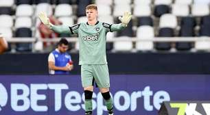 Botafogo acerta rescisão e venda de terceiro goleiro do elenco