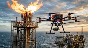 Plataformas começam a receber drones industriais offshore capazes de inspecionar tochas, chaminés e estruturas metálicas sem interromper a produção