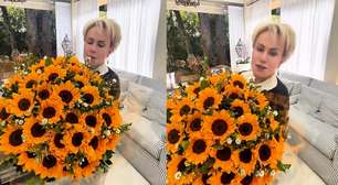 Ana Maria Braga ganha buquê gigante de girassóis do marido após período no hospital